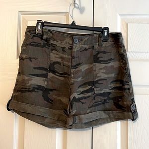 🎀 Sanctuary Camo Linen Shorts